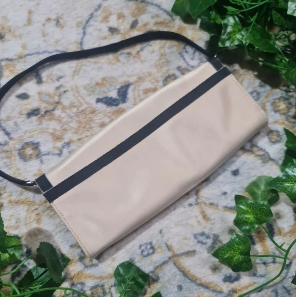 Banana Republic cream coquette clutch/wallet - Picture 3 of 7